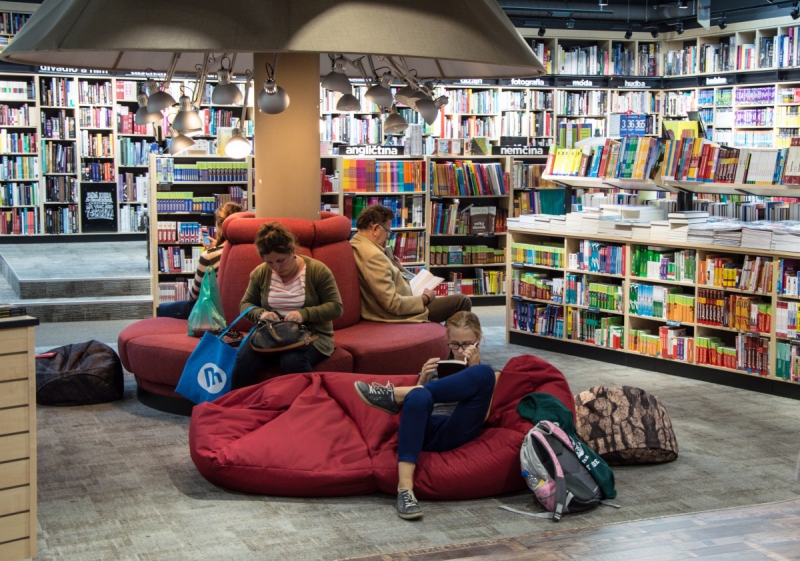 magasin-LE ROURET-min_books_bookstore_book_reader_readers_reading_shop_sale_books-849006