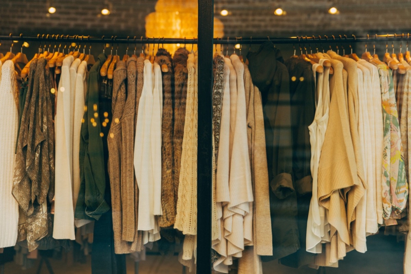 magasin-LE ROURET-min_clothe_fashion_store_shop_window_store_front-21277