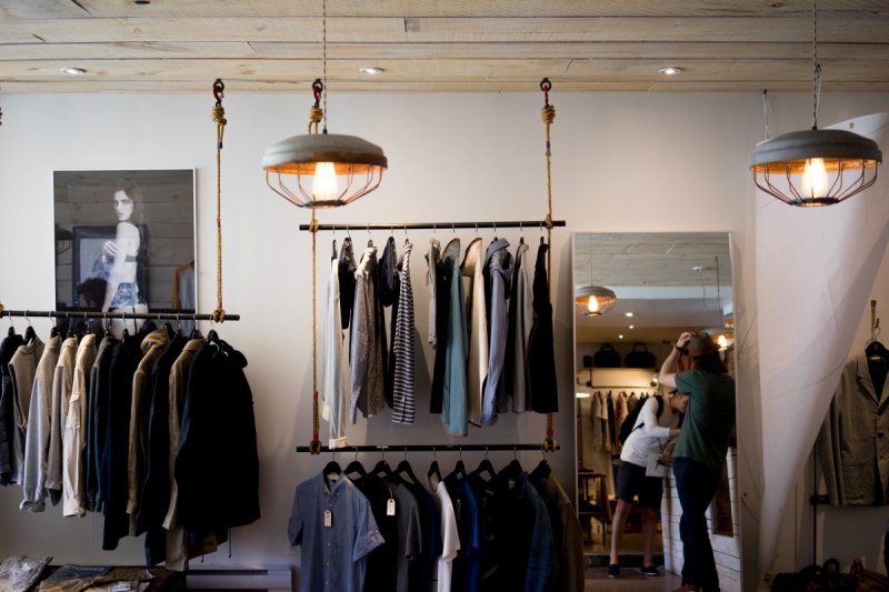 magasin-LE ROURET-min_clothing_store_shop_boutique_men's_fashion_clothes_business_retail_shopping-1062572