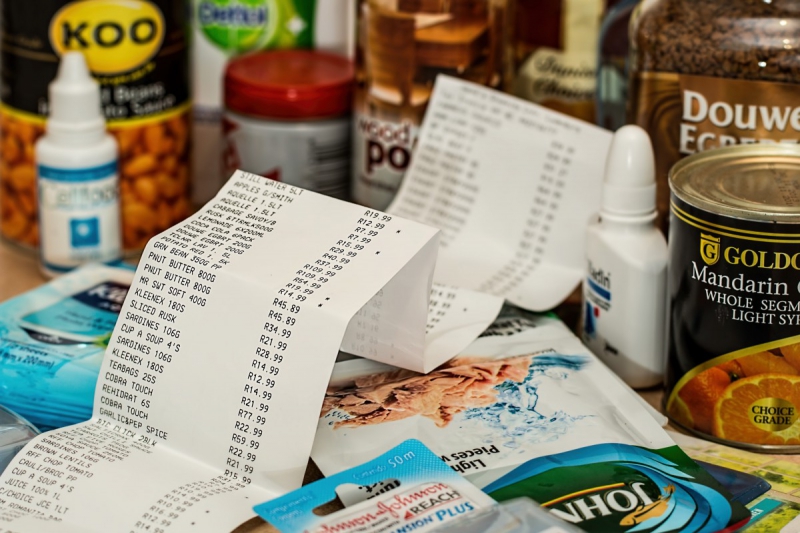 magasin-LE ROURET-min_shopping_spending_till_slip_purchase_retail_shop_buy_customer-704023